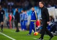 Granada vs Valencia: Neville có tính đường dài? Granada vs Valencia: Neville có tính đường dài?